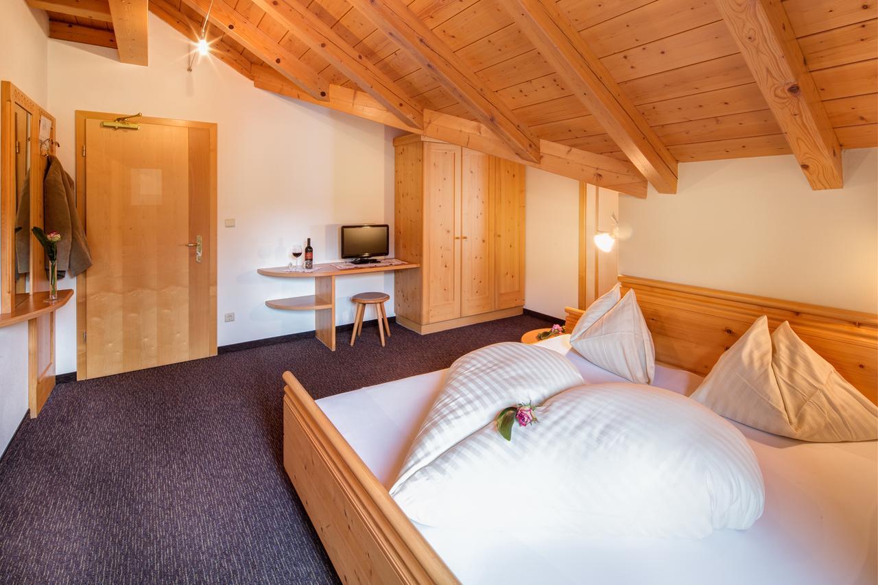 Hotel Wieslhof คอลเลปิเอตรา ภายนอก รูปภาพ