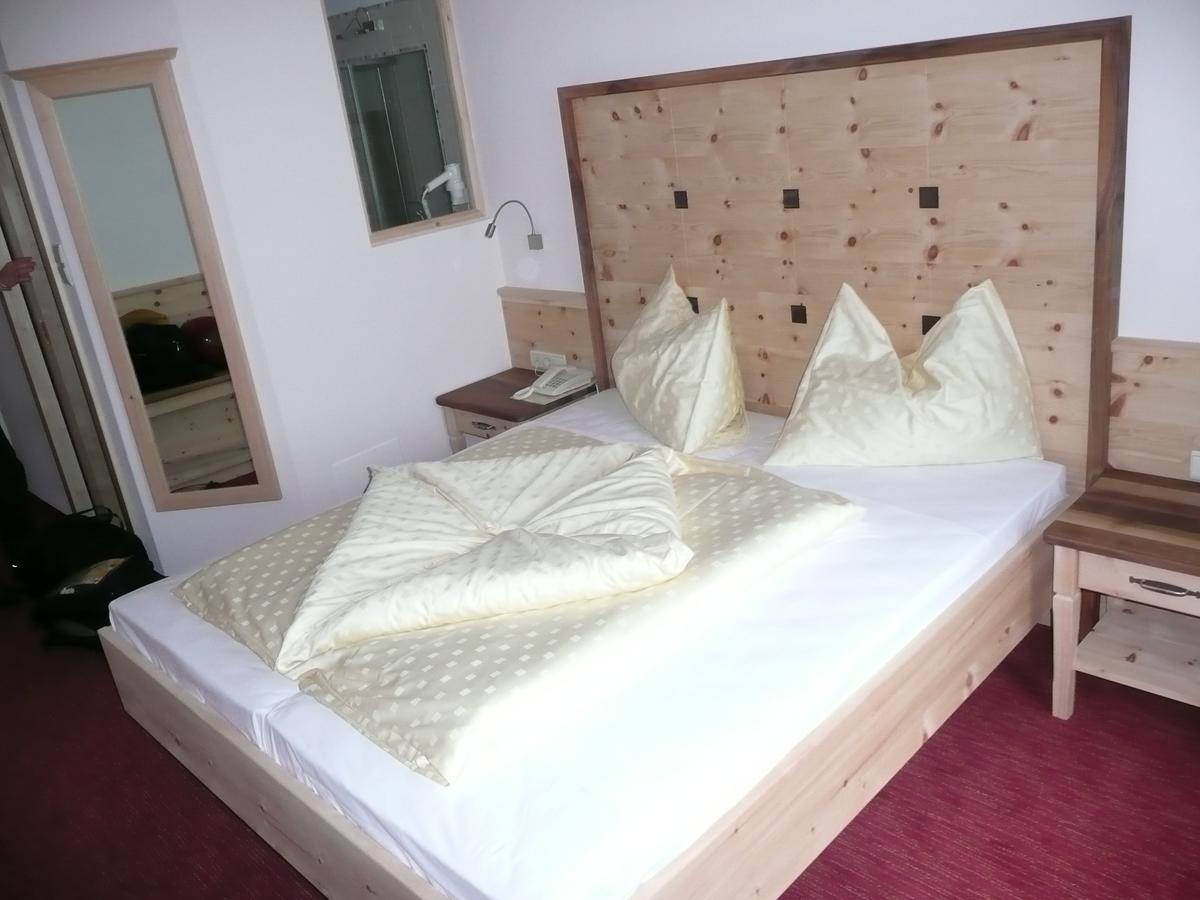 Hotel Wieslhof คอลเลปิเอตรา ภายนอก รูปภาพ