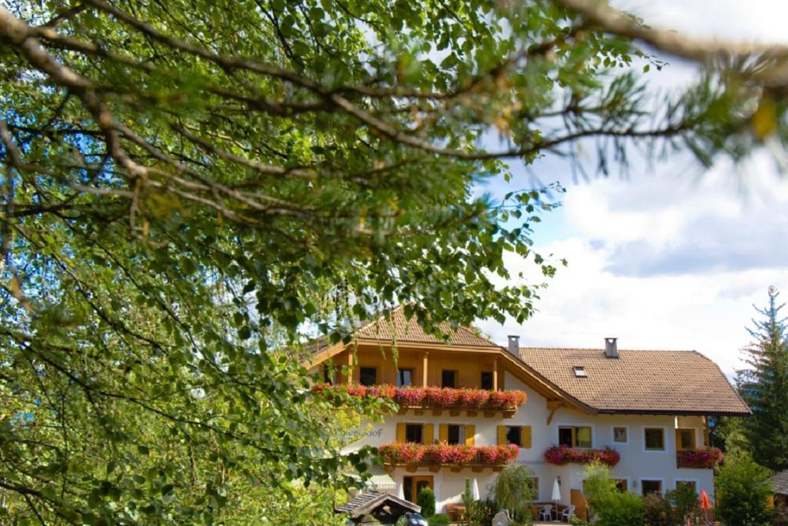 Hotel Wieslhof คอลเลปิเอตรา ภายนอก รูปภาพ